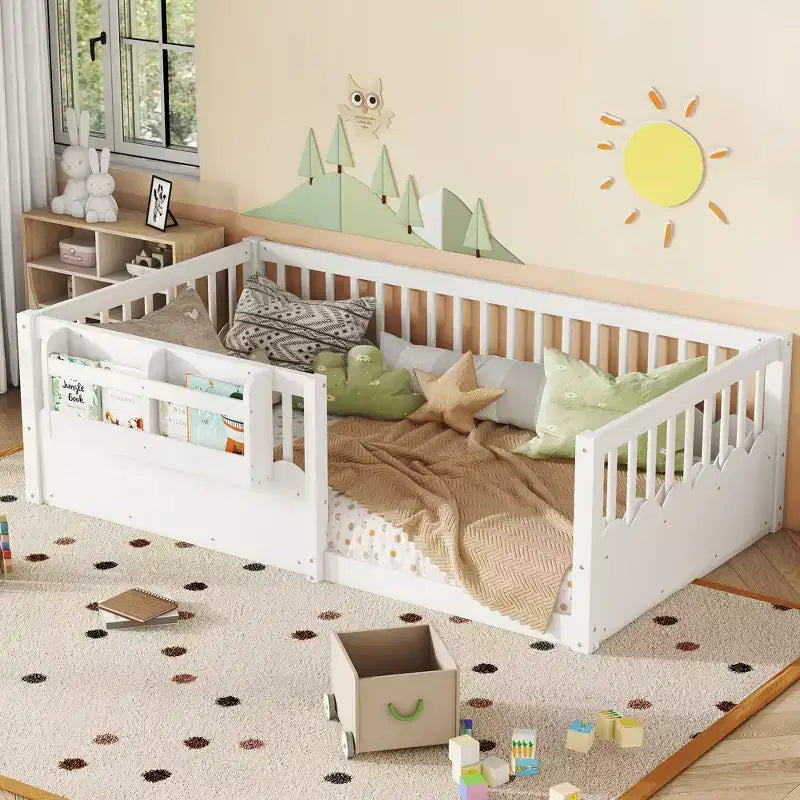 Cadre de lit au sol Montessori (Simple/Double/King) en bois avec barrière de sécurité et étagère à livres