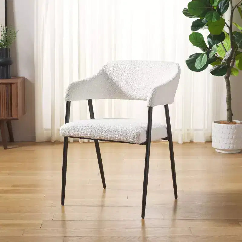 Chaise de salle à manger tapissée à dossier incurvé avec accoudoirs
